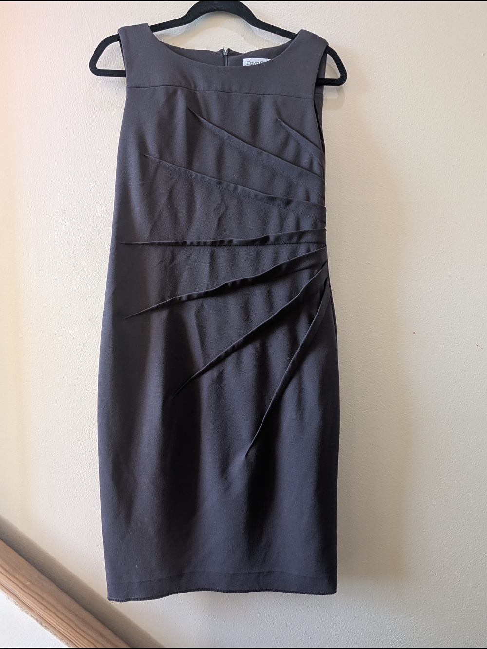 Calvin Klein Sz 10 Solid Gray Pleated Sheath Boat Neck Dress Back Zip Raw Hem